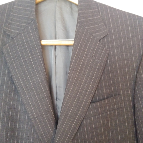 Saks Fifth Ave 2 Piece Anti-Wrinkle Grey Striped Suit 40L - Picture 4 of 10